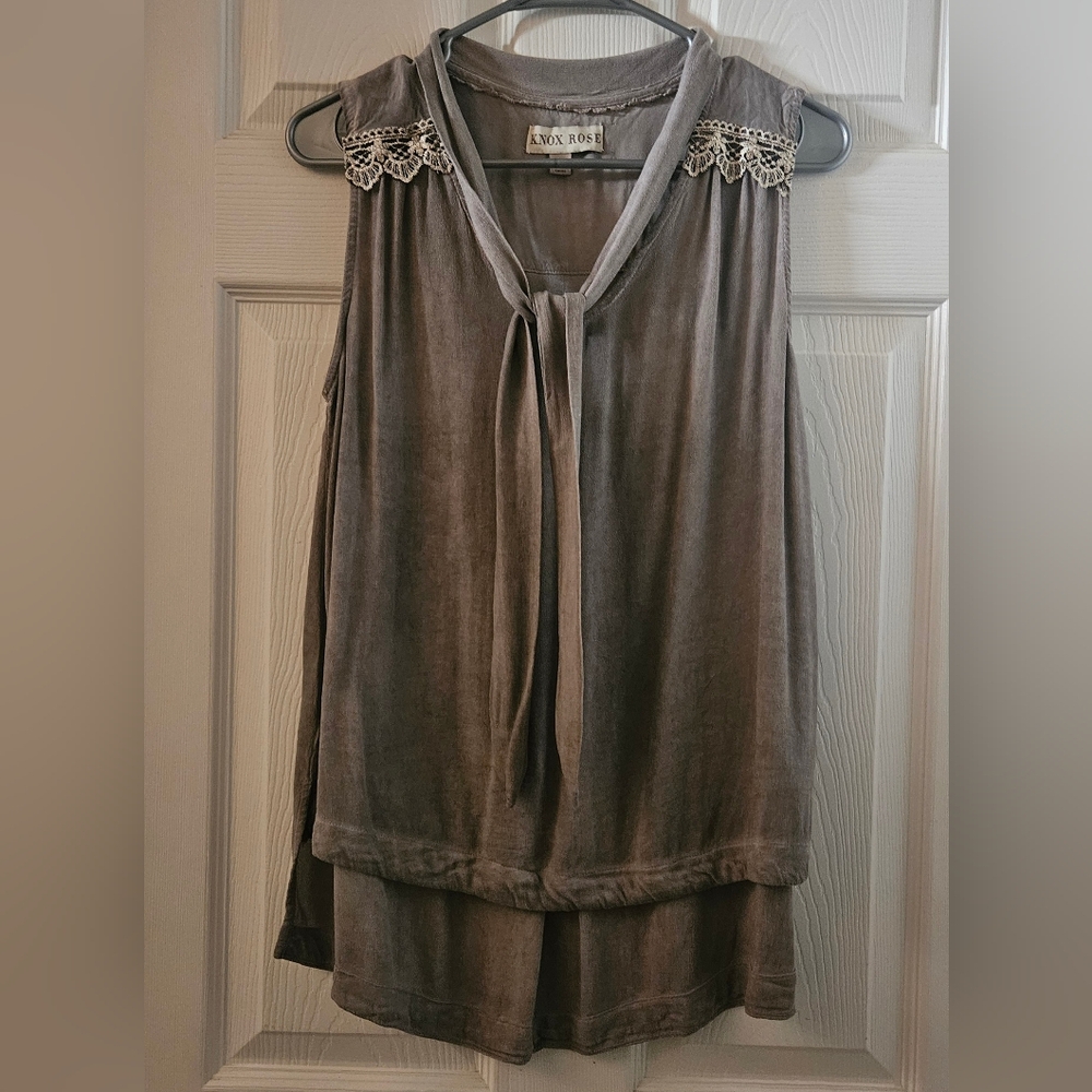 Knox Rose Sleeveless Blouse
